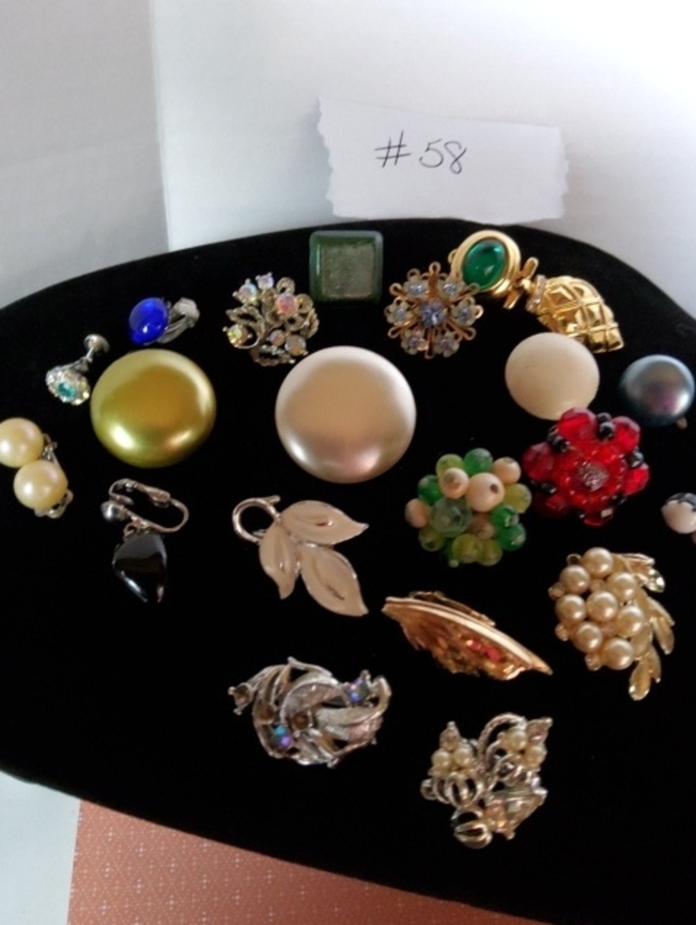 Vintage Single Clip-on/screw Back 24 Pieces. - Picture 2 of 8